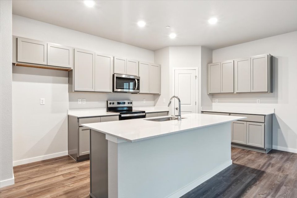 A kitchen with white cabinets.