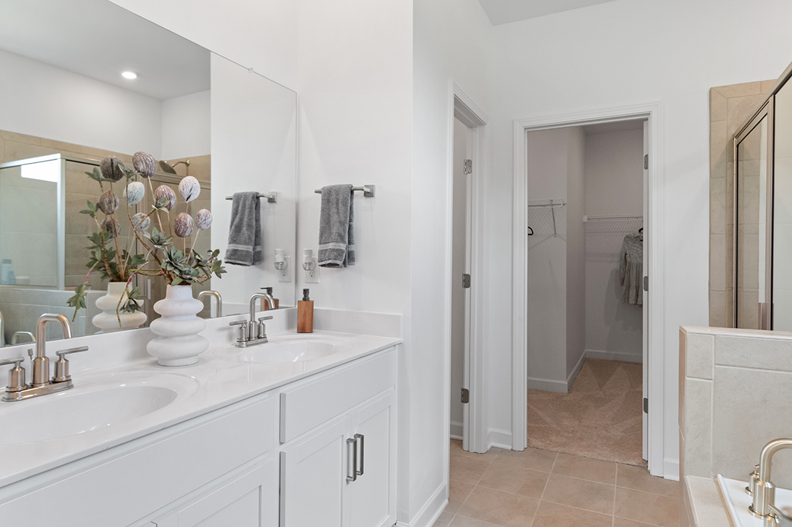 A bathroom with a sink and a mirror.