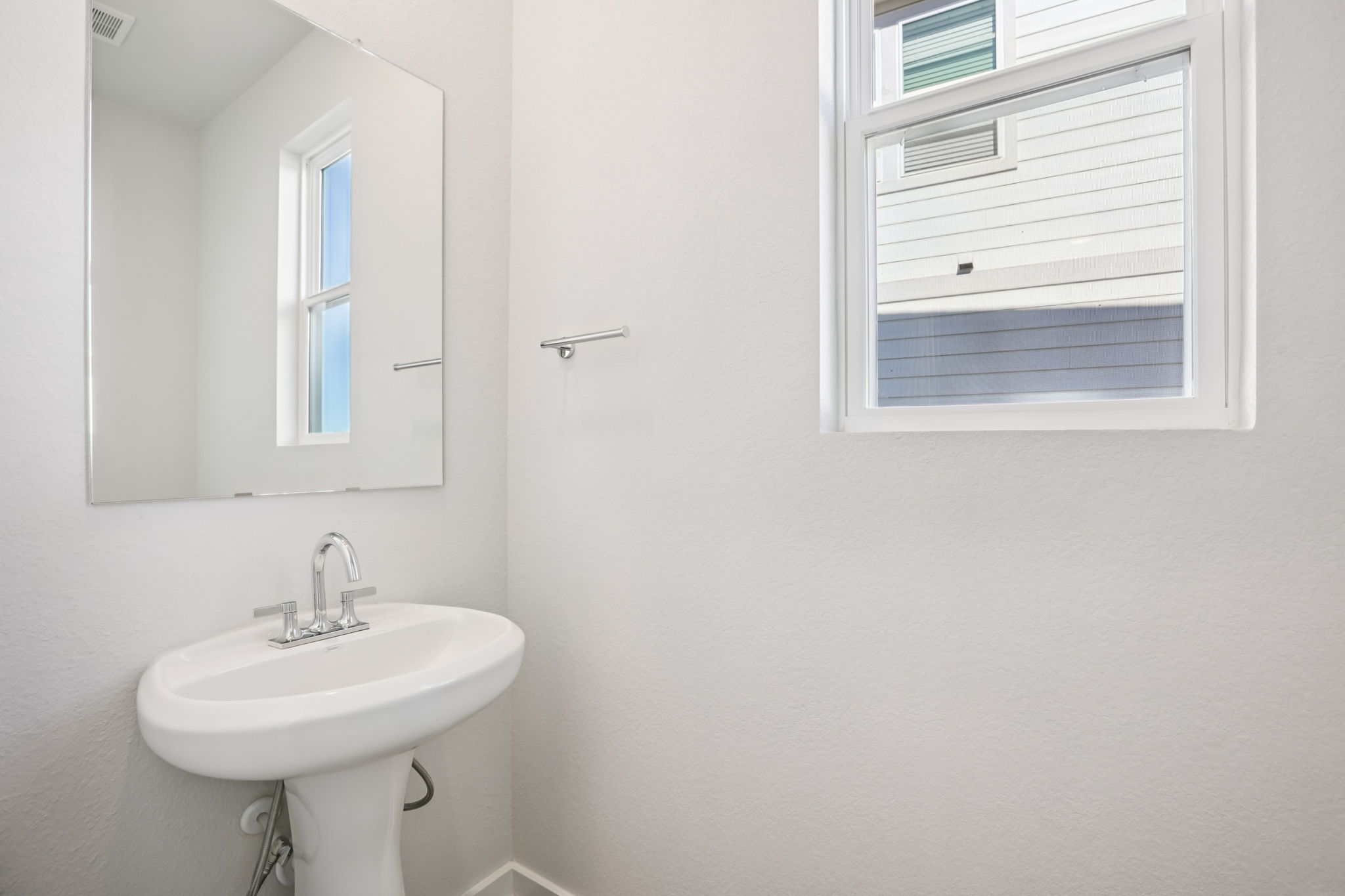 A bathroom with a sink and mirror.
