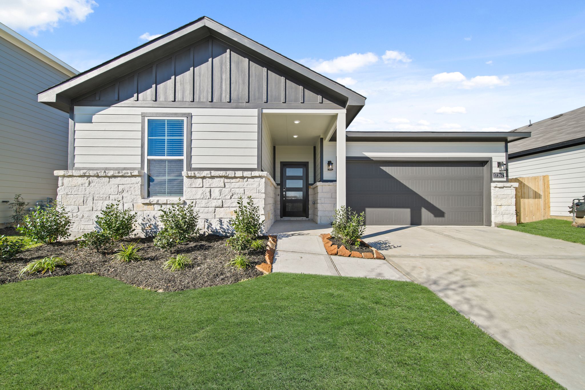 020419 17307 White Peace Drive